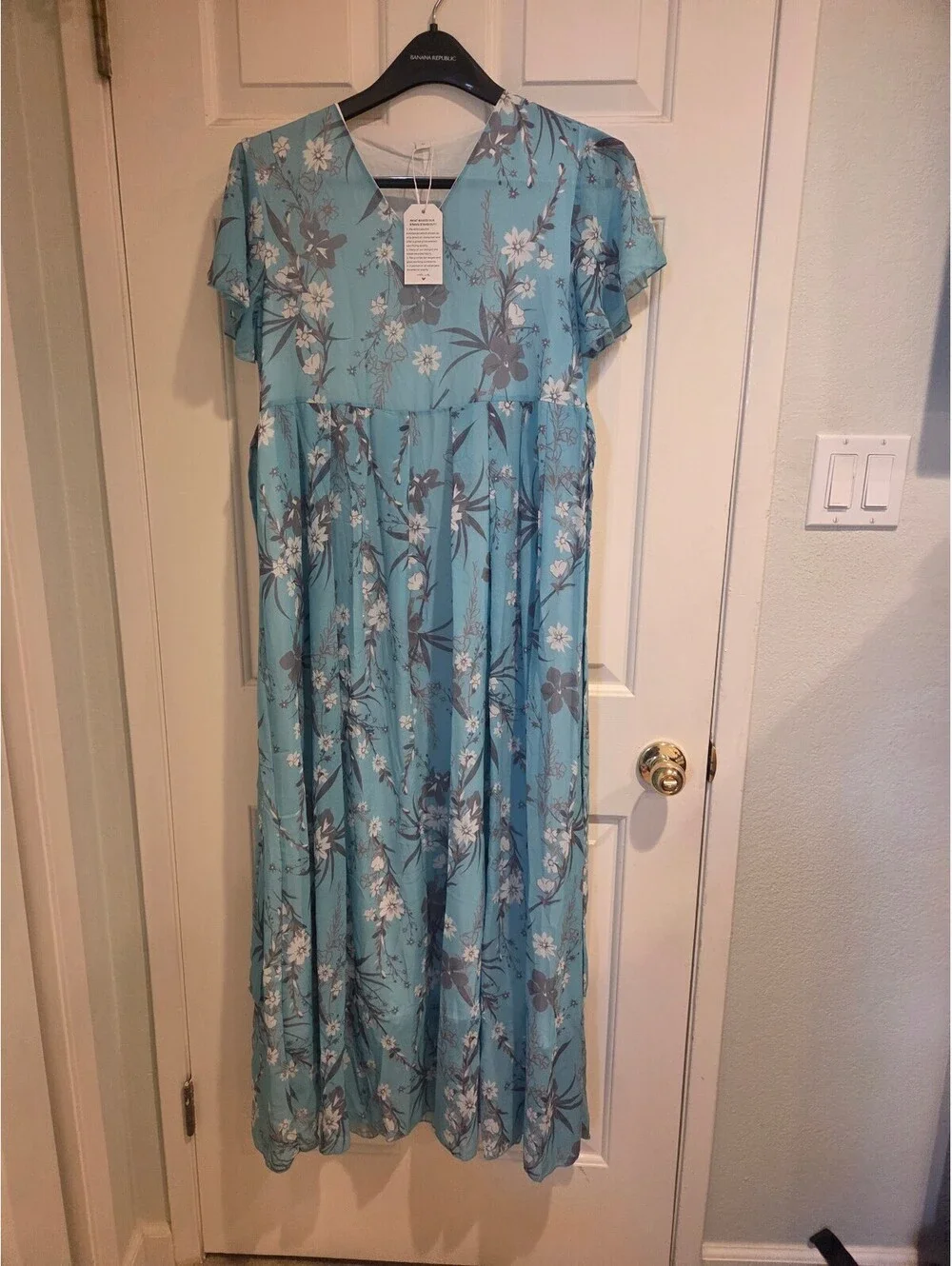 Made With <3 love - Women's Blue Floral Midi Dress Size M